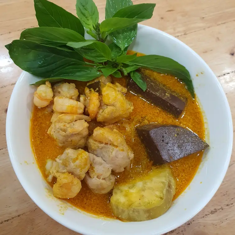 Hình ảnh Cà ri giò heo + chả tôm,cua + lòng + trứng non