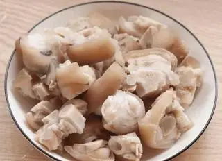 Hình ảnh Giò heo thêm