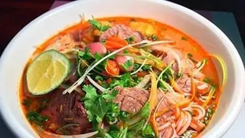 Hình ảnh bún bò tái chả 