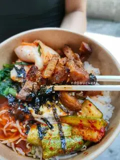 Hình ảnh Cơm trộn thịt heo nuớng