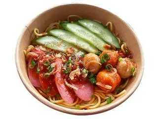 Hình ảnh Mì trộn xúc xích, cá viên chiên