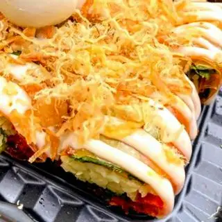Hình ảnh Bánh Tráng Cuộn Me Bơ Chà Bông