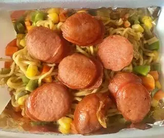 Hình ảnh Mì trộn xúc xích