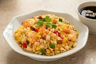 Hình ảnh Cơm Dương Châu Tôm 