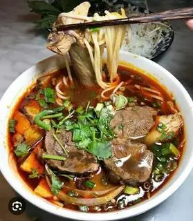 Hình ảnh Bún bò sườn sụn + tái
