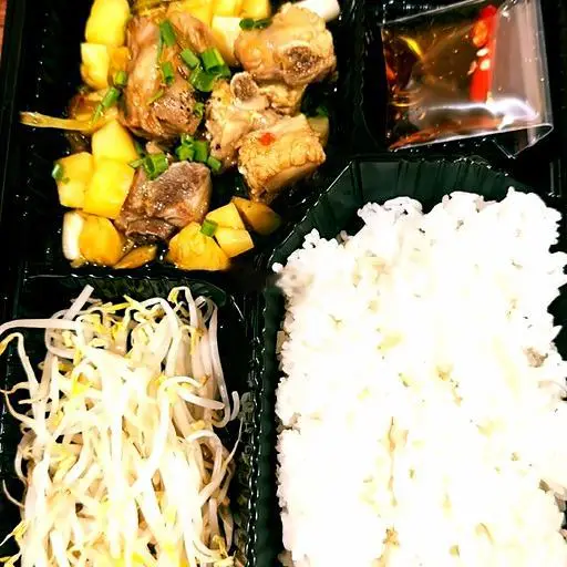 Hình ảnh Cơm sườn non kho thơm