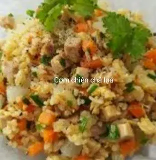 Hình ảnh Cơm chiên chả lụa 