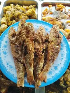 Hình ảnh Cơm Cá hường muối chiên 