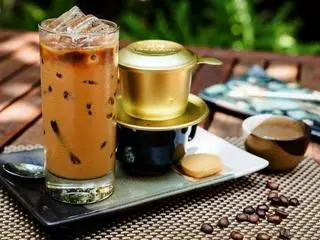 Hình ảnh Cafe Sữa Đá Pha Phim (1ly 500ml)
