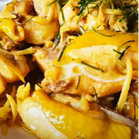 Hình ảnh Cơm Gà Rang Lá Chanh hoặc Hầm Thuốc Bắc  (tặng kèm tráng miệng)