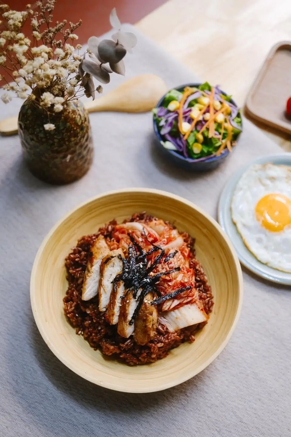Hình ảnh Cơm Gạo Lứt Kim Chi Gà Nướng