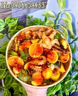Hình ảnh Chân Gà Sốt Thái Mix Tai Heo