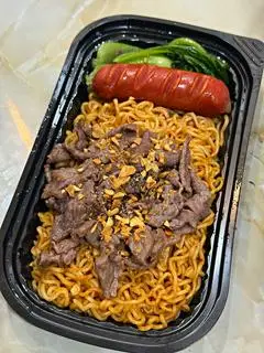 Hình ảnh Mì trộn bò xúc xích tóp mỡ 