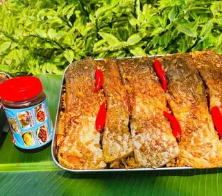 Hình ảnh Cá trắm kho riềng hộp lớn