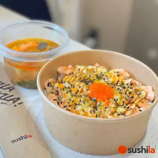 Hình ảnh Cơm cá hồi chín phủ phô mai