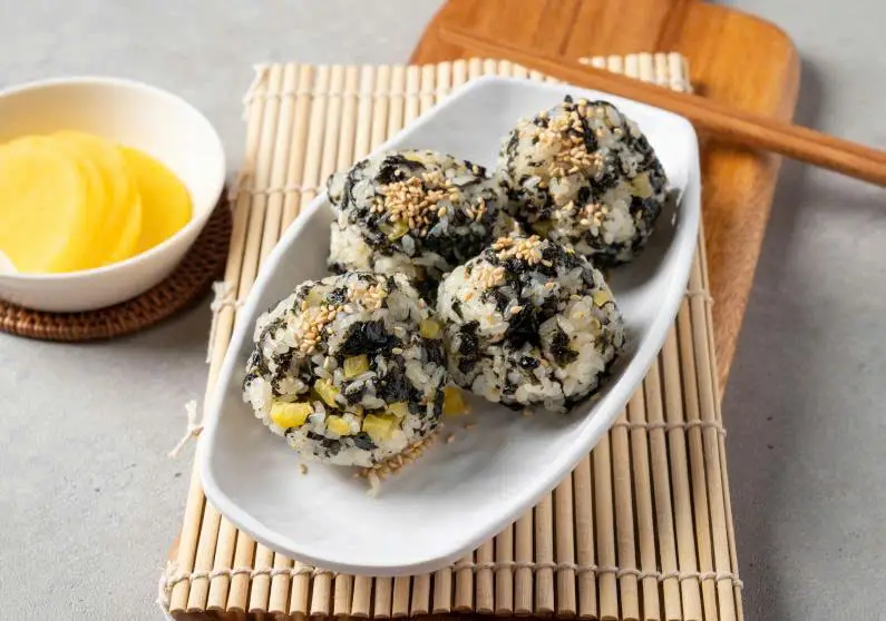 Hình ảnh Cơm nắm rong biển (4 nắm) - MOKKOJI