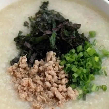 Hình ảnh Cháo Thịt Hành Lá Tía Tô