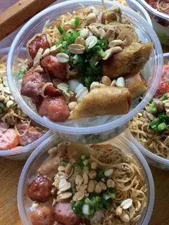 Hình ảnh Bún thịt nướng thập cẩm