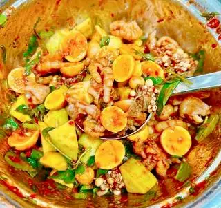 Hình ảnh Chân gà mix trứng non