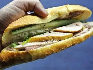 Hình ảnh Bánh Mì Chả Lụa