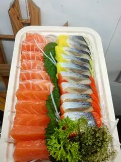 Hình ảnh Sashimi cá hồi và cá trích ép trứng mix - Mix 2A2