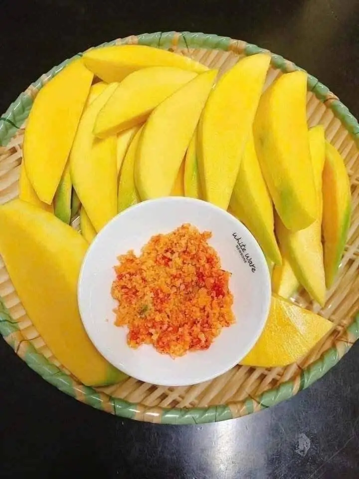 Hình ảnh khay xoài xanh giòn ngon