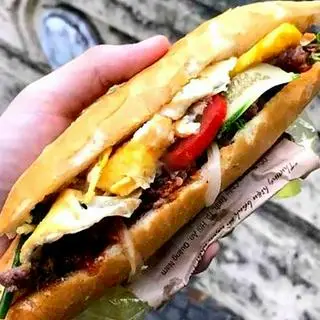Hình ảnh Bánh Mì Thập Cẩm Thêm Trứng