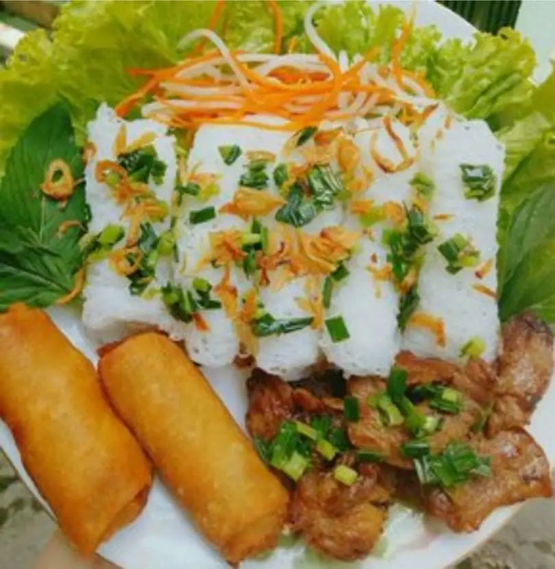 Hình ảnh Bánh hỏi chả giò heo quay chay