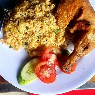 Hình ảnh Cơm gà xối mỡ đùi lớn