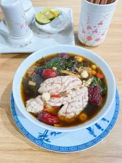 Hình ảnh Óc heo tiềm thuốc Bắc - ngải cứu
