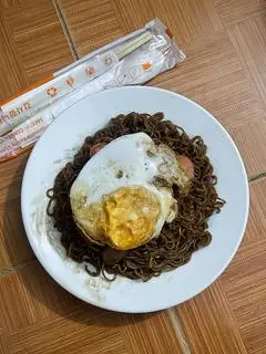 Hình ảnh mì tương đen + trứng ốp la