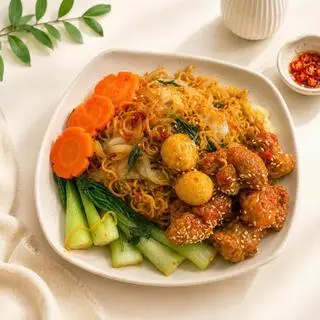 Hình ảnh Mì gà viên sốt cay