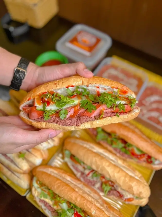 Hình ảnh Bánh mỳ pate thịt nguội 