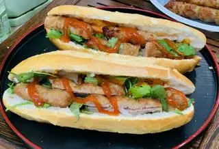 Hình ảnh Bánh mì nem nướng - trứng