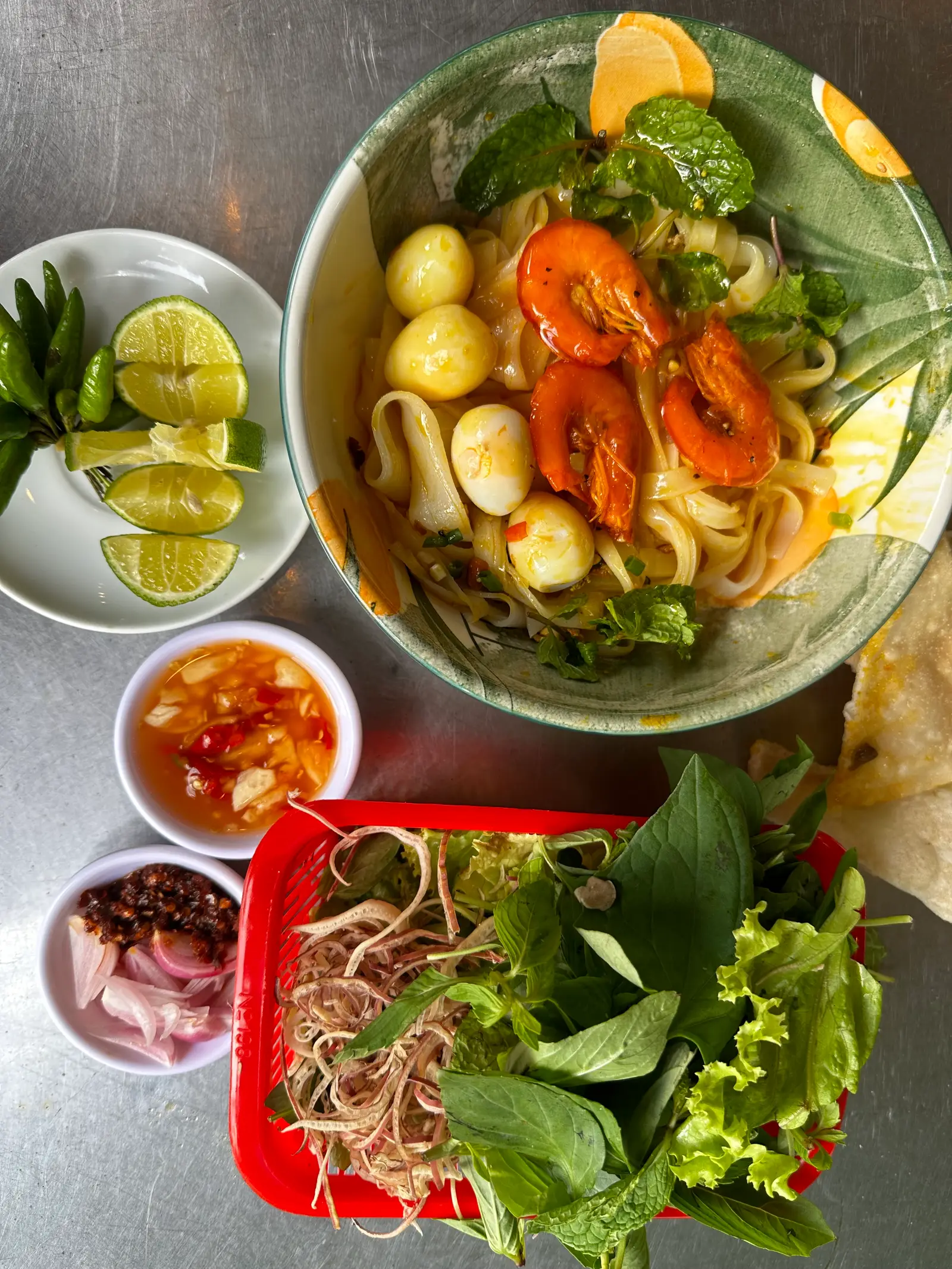 Hình ảnh Mì Quảng tôm trứng