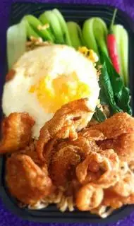 Hình ảnh Cơm chiên da gà trứng opla 