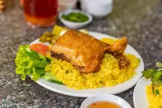 Hình ảnh Cơm má đùi gà Tam Hoàng 