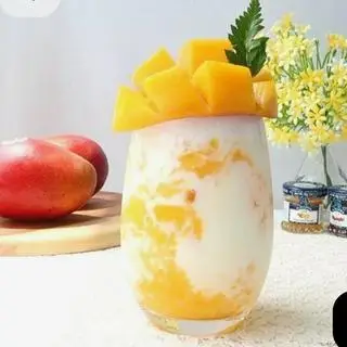 Hình ảnh Sữa chua xoài lắc 