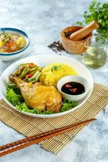 Hình ảnh Cơm gà xối mỡ