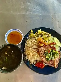 Hình ảnh Cơm tấm sườn bì + canh