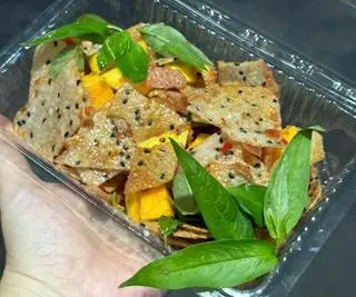 Hình ảnh Bánh Tráng Nướng Trộn Mắm Ruốc (xoài + nem + cút)
