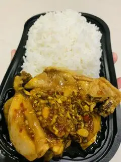 Hình ảnh Cơm trắng gà kho sả