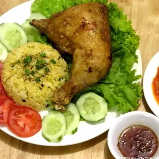 Hình ảnh Cơm chiên dương châu + đùi tỏi chiên giòn