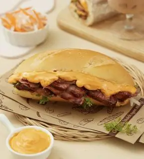 Hình ảnh Bánh Mì Bò Bulgogi Sốt Phô Mai