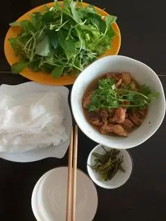 Hình ảnh Bánh ướt gà kho ném