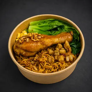 Hình ảnh Mì trộn đùi gà sốt mắm tỏi