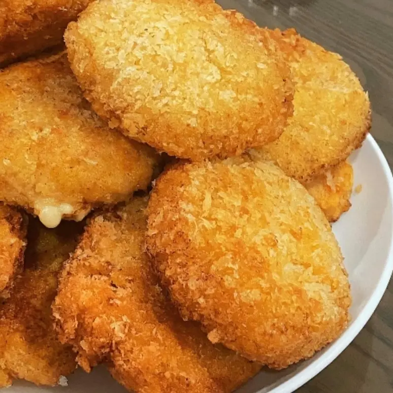 Hình ảnh 5 Bánh Gà - 5 Nem Chua