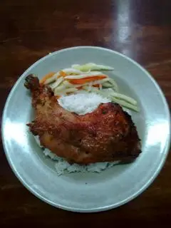 Hình ảnh Cơm Đùi Gà Nứơng Muối Ớt