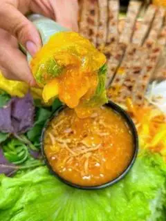 Hình ảnh nước chấm nem thêm