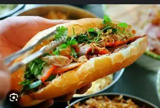 Hình ảnh Bánh mì pate ruốc